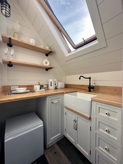 A Majestic Victorian Private Rear Access Quarters - Tourism TAS 3