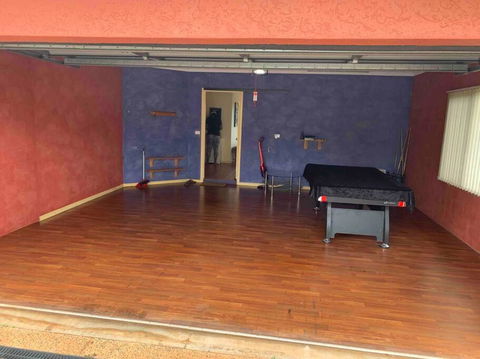 A Picturesque 3 Bedroom House With Splendid Views - Hobart Tourism 4