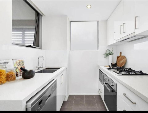 A Private Room - 1 Train Stop To Chatswood CBD - Tourism TAS 0