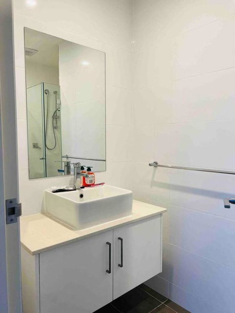 A Private Room - 1 Train Stop To Chatswood CBD - Tourism TAS 3