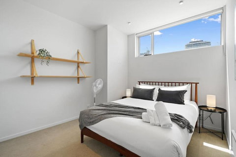 A River-side 2bdm Footscray Oasis + Parking - Tourism TAS 2