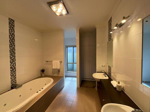 A Scent Of Lavender - Tourism TAS 3