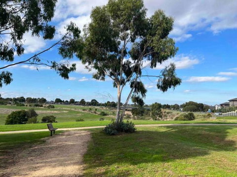 A Spacious Vacation Home Nearby Melbourne Airport - Tourism TAS 4