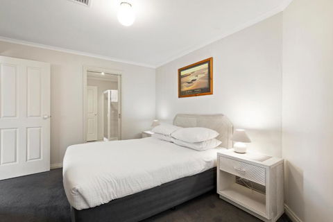 A Stones Throw - Tourism TAS 4