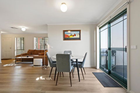 A Stones Throw - Tourism TAS 3