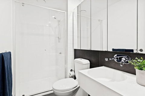A Stylish 2BR Apt Next To Southern Cross With City Views - Hobart Tourism 3