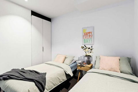 A Stylish 2BR Apt Next To Southern Cross With City Views - Hobart Tourism 4