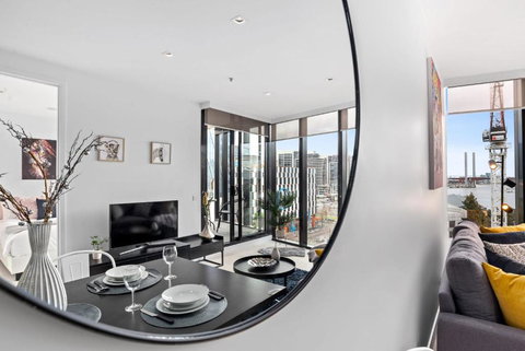 A Stylish 2BR Apt With FREE Parking - Tourism TAS 2