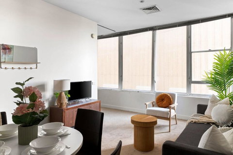 A Stylish & Central 2BR Apt Near Flinders Station - Hobart Tourism 2
