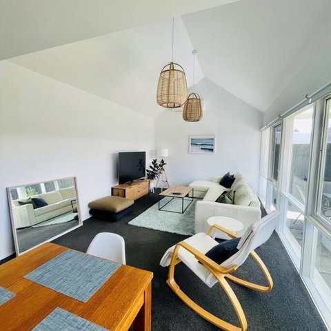 A Wave From It All - Tourism TAS 0