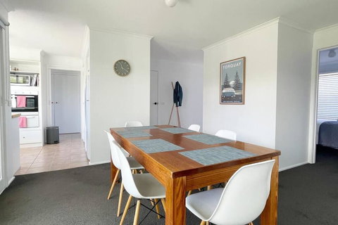 A Wave From It All - Tourism TAS 4