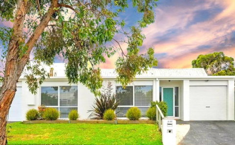 A Wave From It All - Tourism TAS 1