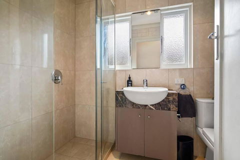 A1 Art Deco 2 Bedroom Apt Sleeps 5 Nimmo1 - Tourism TAS 3