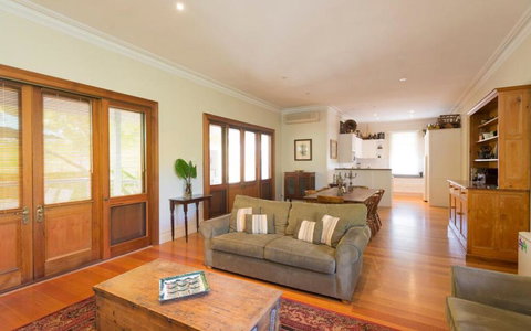 Abaleen House - Tourism TAS 3