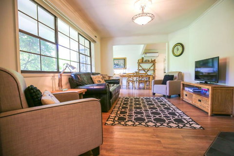 Abbeville In Bright - Tourism TAS 0