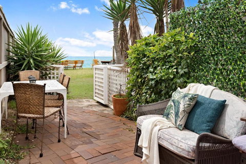 Absolute Beachfront 2BR Pet-Friendly Terrace - The Coachhouse - Hobart Tourism 0