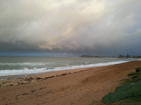 Absolute Beachfront 2BR Pet-Friendly Terrace - The Coachhouse - Hobart Tourism 3