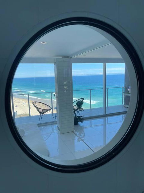 Absolute Beachfront Central Surfers Paradise - Tourism TAS 1