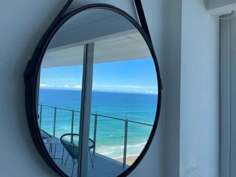 Absolute Beachfront Central Surfers Paradise - Tourism TAS 3