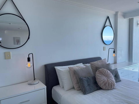 Absolute Beachfront Central Surfers Paradise - Tourism TAS 4