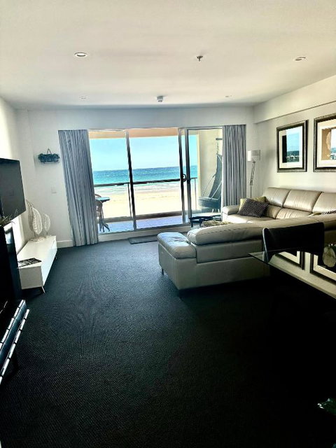 Absolute Beachfront At The Pier Glenelg - Tourism TAS 2