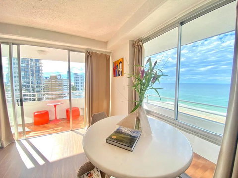 Absolute Beachfront Main Beach Gold Coast - Tourism TAS 3