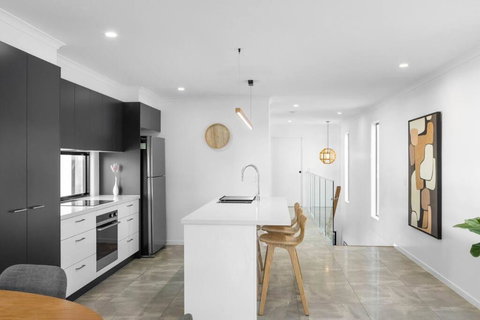 Absolute Beachfront Marcoola 4Bd, Heated Spa - Tourism TAS 4