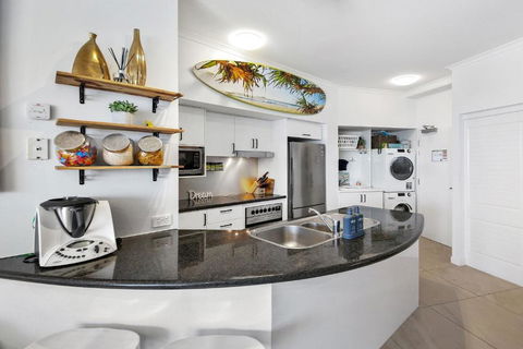 Absolute Beachfront Rolling Surf Resort - Tourism TAS 1