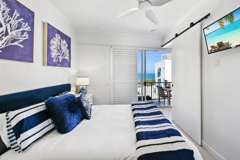 Absolute Beachfront Rolling Surf Resort - Tourism TAS 2