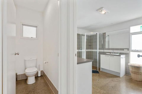 Absolute Luxury Beachfront - Middleton - BYO Linen - Hobart Tourism 3