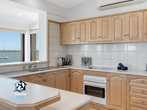 Absolute Water Frontage W/ Jetty + Boat Ramp - Tourism TAS 3