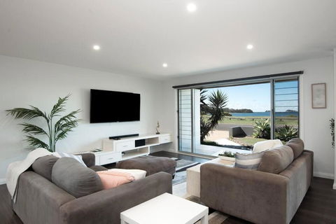 Absolute Waterfront, Amazing Views, Maloneys Beach - Tourism TAS 1
