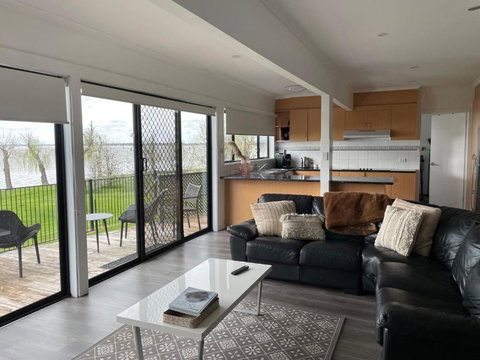 Absolute Waterfront At Woodlands - Tourism TAS 3