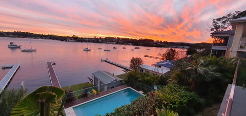 Absolute Waterfront Lakehouse Fishing Point Waterfront Pool Jetty - Tourism TAS 1