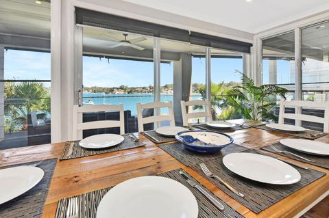 Absolute Waterfront Lakehouse Fishing Point Waterfront Pool Jetty - Tourism TAS 4