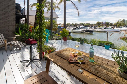 Absolute Waterfront Marina Views - Tourism TAS 4