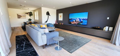 Absolute Waterfront With Oversized Private Terrace - Tourism TAS 3