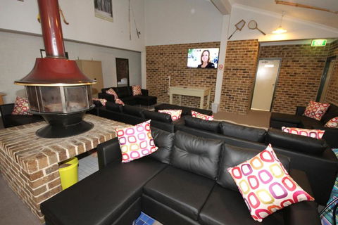 Acacia Snowy Motel - Hobart Tourism 3