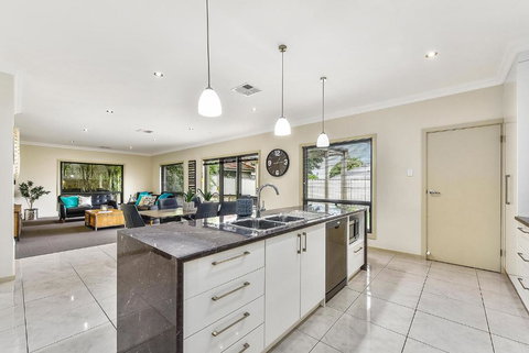 Accommodation On Lansell 1 Being Unit 1 Of 6 Lansell Street - Tourism TAS 0