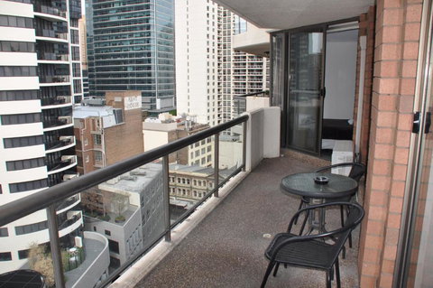 Accommodation Sydney - Kent Street Sydney CBD Top Floor 2 Bedroom Apartment With Balcony - Tourism TAS 2