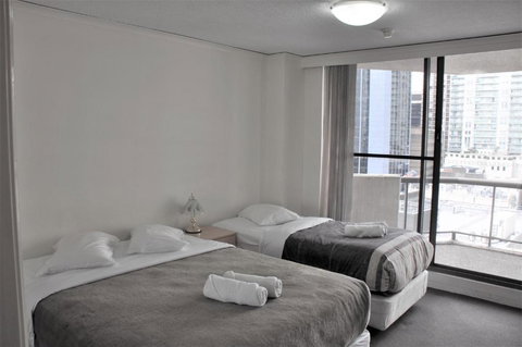 Accommodation Sydney - Kent Street Sydney CBD Top Floor 2 Bedroom Apartment With Balcony - Tourism TAS 1