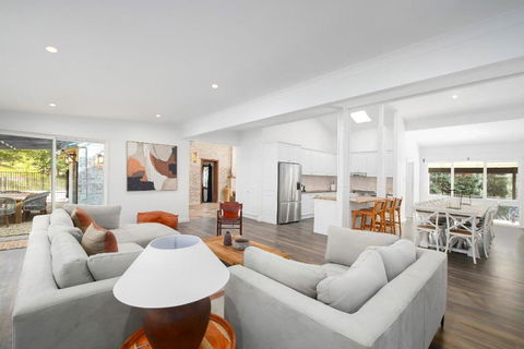 Acreage Estate -Ponies -Tennis Court -Spa - Hobart Tourism 3