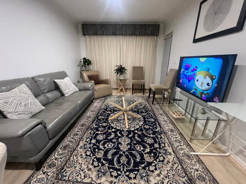 ADELAIDE CBD APARTMENT - 3BR, 2BATH & CARPARK - Tourism TAS 3