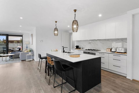 ADELPHI In The Point - Tourism TAS 1