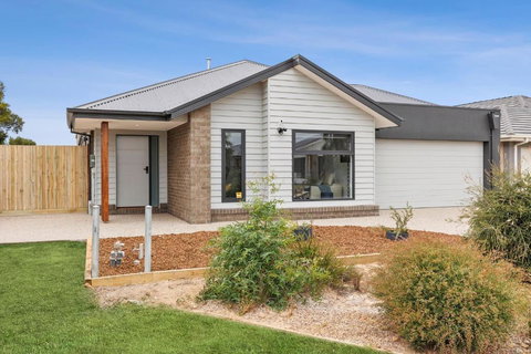 ADELPHI In The Point - Tourism TAS 0