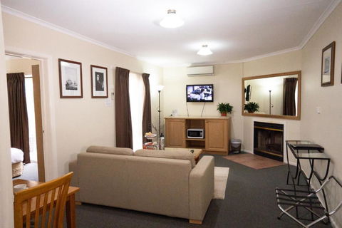 Admiralty Inn - Hobart Tourism 1