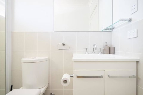 Adorable 1-bedroom Kuzman Guesthouse - Tourism TAS 4