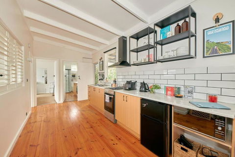 Adorable Beach Shack In The Heart Of Aireys Inlet - Tourism TAS 1