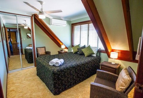 Ainslie Manor Bed And Breakfast - Tourism TAS 2