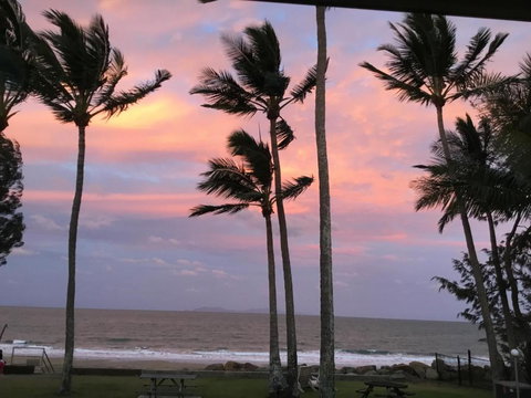 ABSOLUTE BEACH FRONT MACKAY - Blue Pacific - Tourism TAS 4